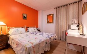 Mirador 2 Del Mercado Central - Habitacion Con Bano Privado En El Centro De La Ciudad Vella